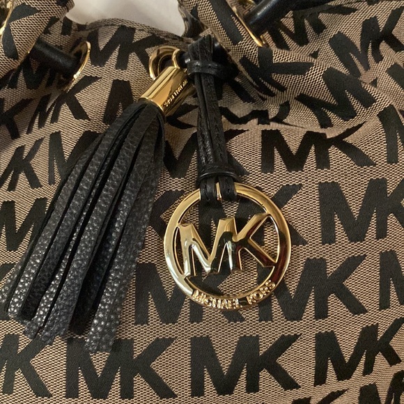 Michael Kors Hobo Purse Med Size - Picture 2 of 7